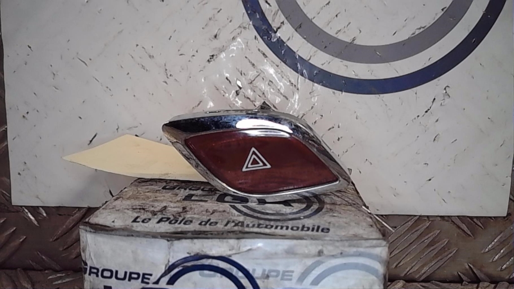 Bouton de warning CITROEN DS3 PHASE 1 Essence - 1