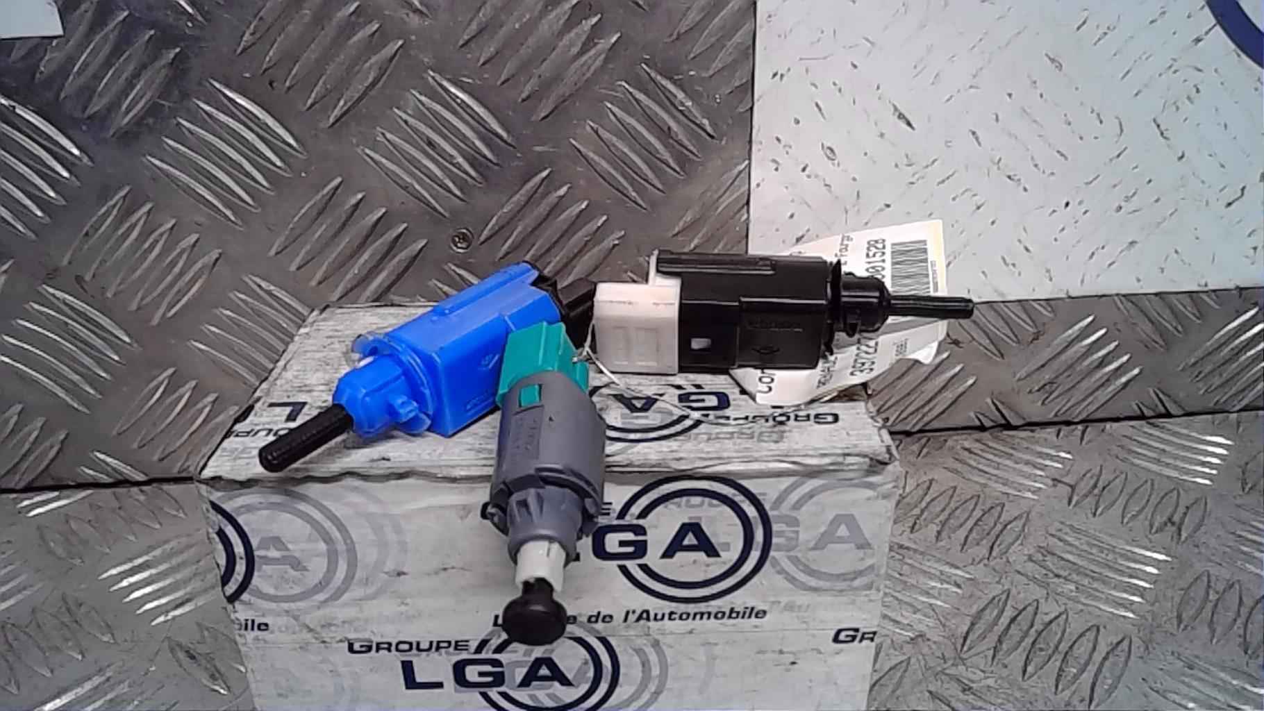 Contacteur feu stop RENAULT MASTER 3 PHASE 3 Diesel - 1