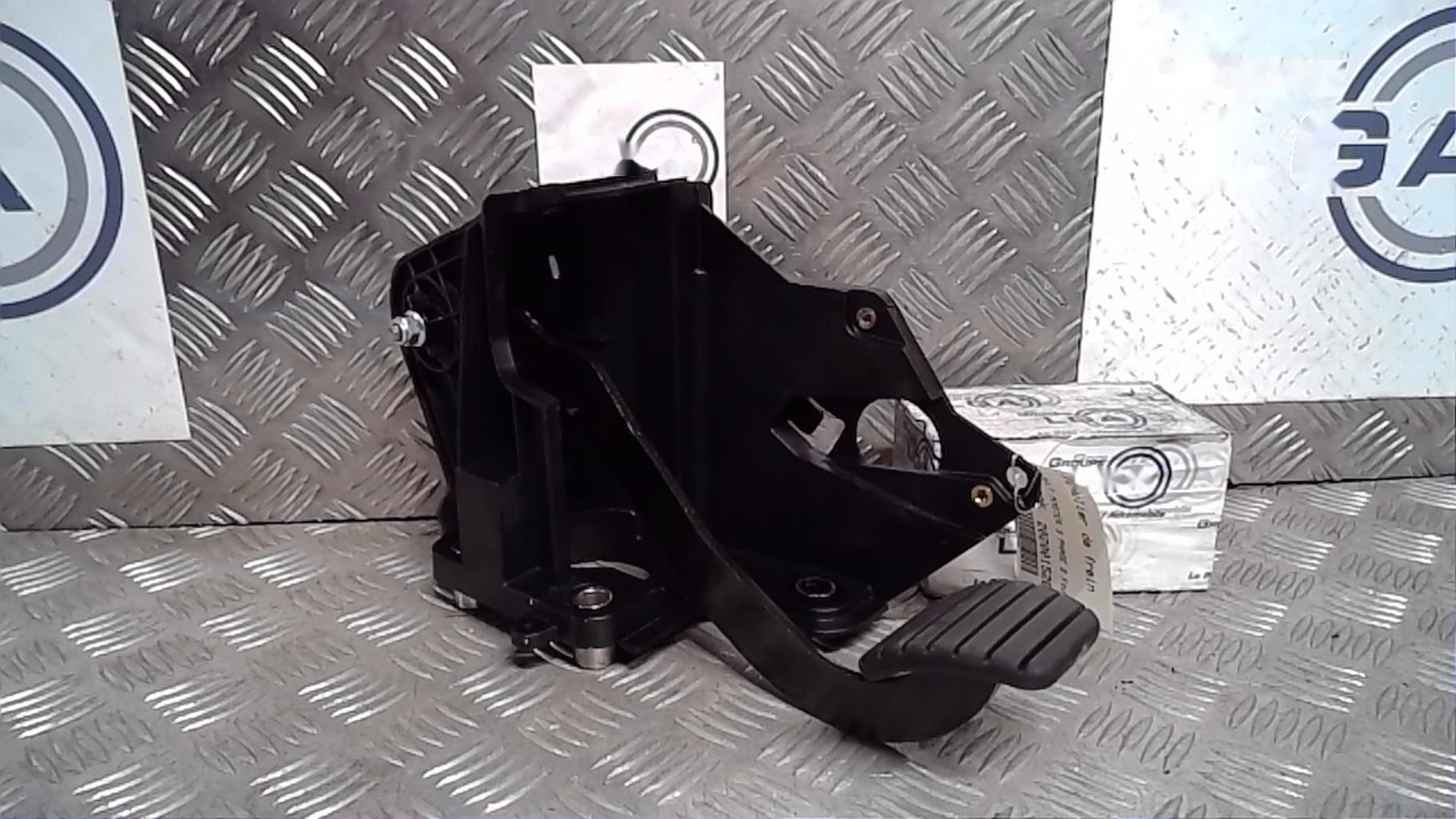 Pedale de frein RENAULT MASTER 3 PHASE 3 Diesel - 1