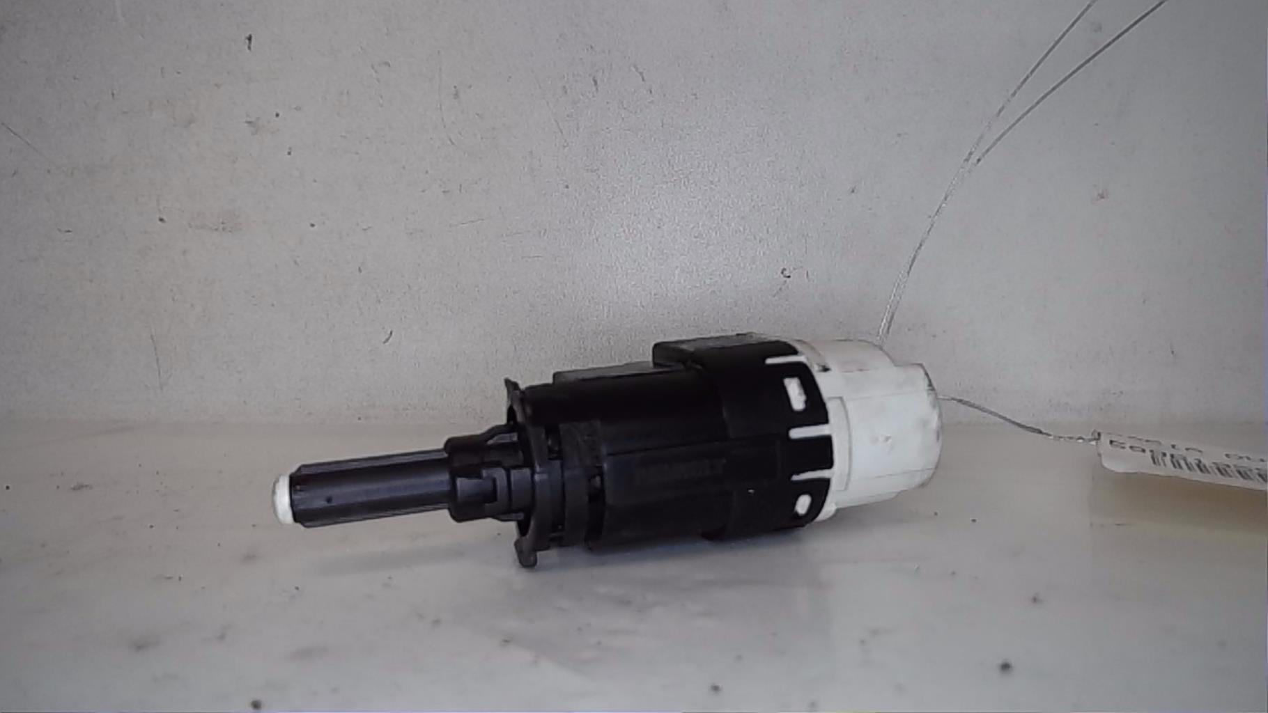 Contacteur feu stop DACIA DUSTER 2 PHASE 1 Essence/GPL - 1