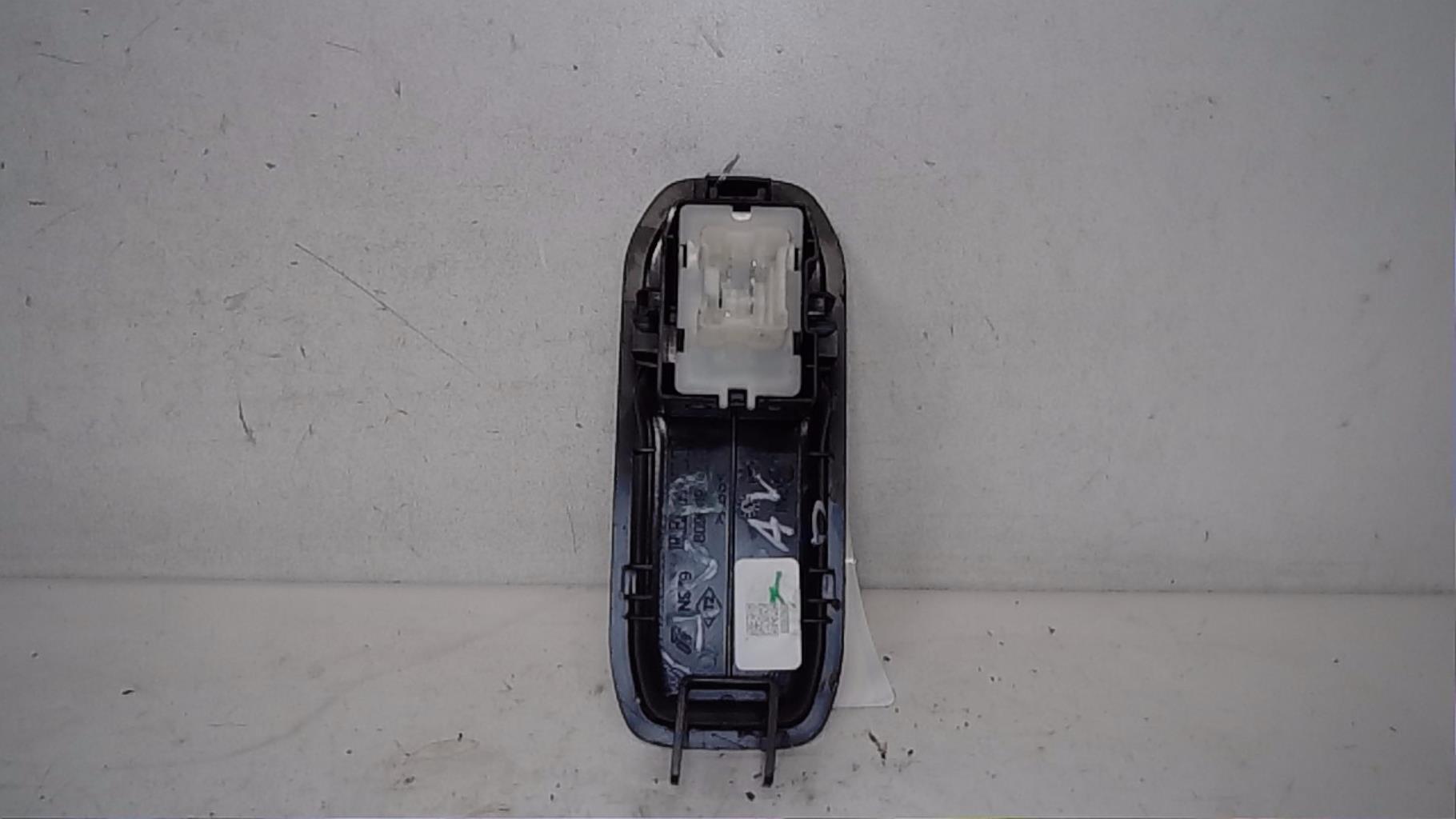 Interruptor de elevalunas delantero derecho DACIA DUSTER 2 PHASE 1 Gasolina/GLP - 1