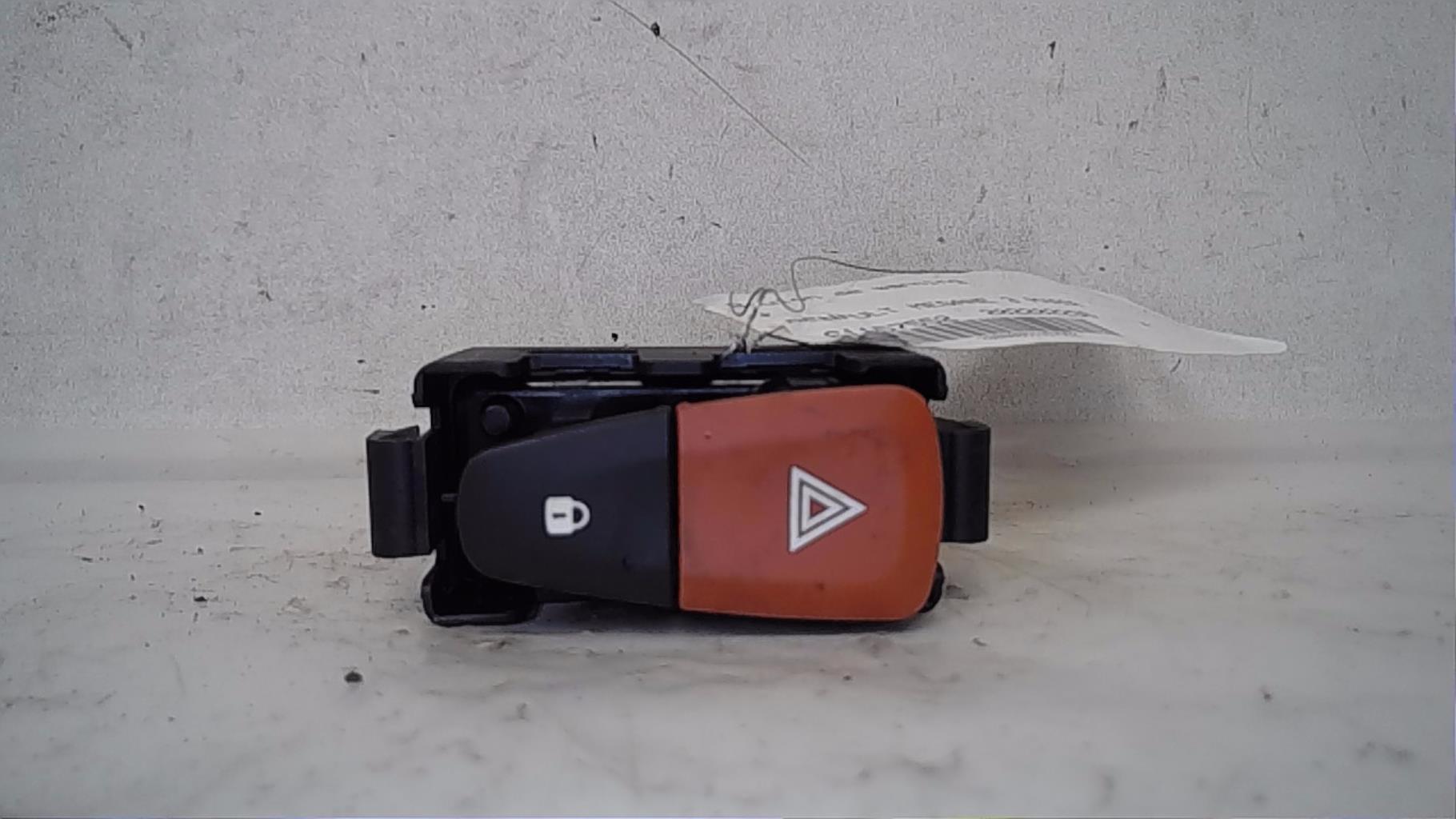 Bouton de warning RENAULT MEGANE 3 PHASE 1 Diesel - 1