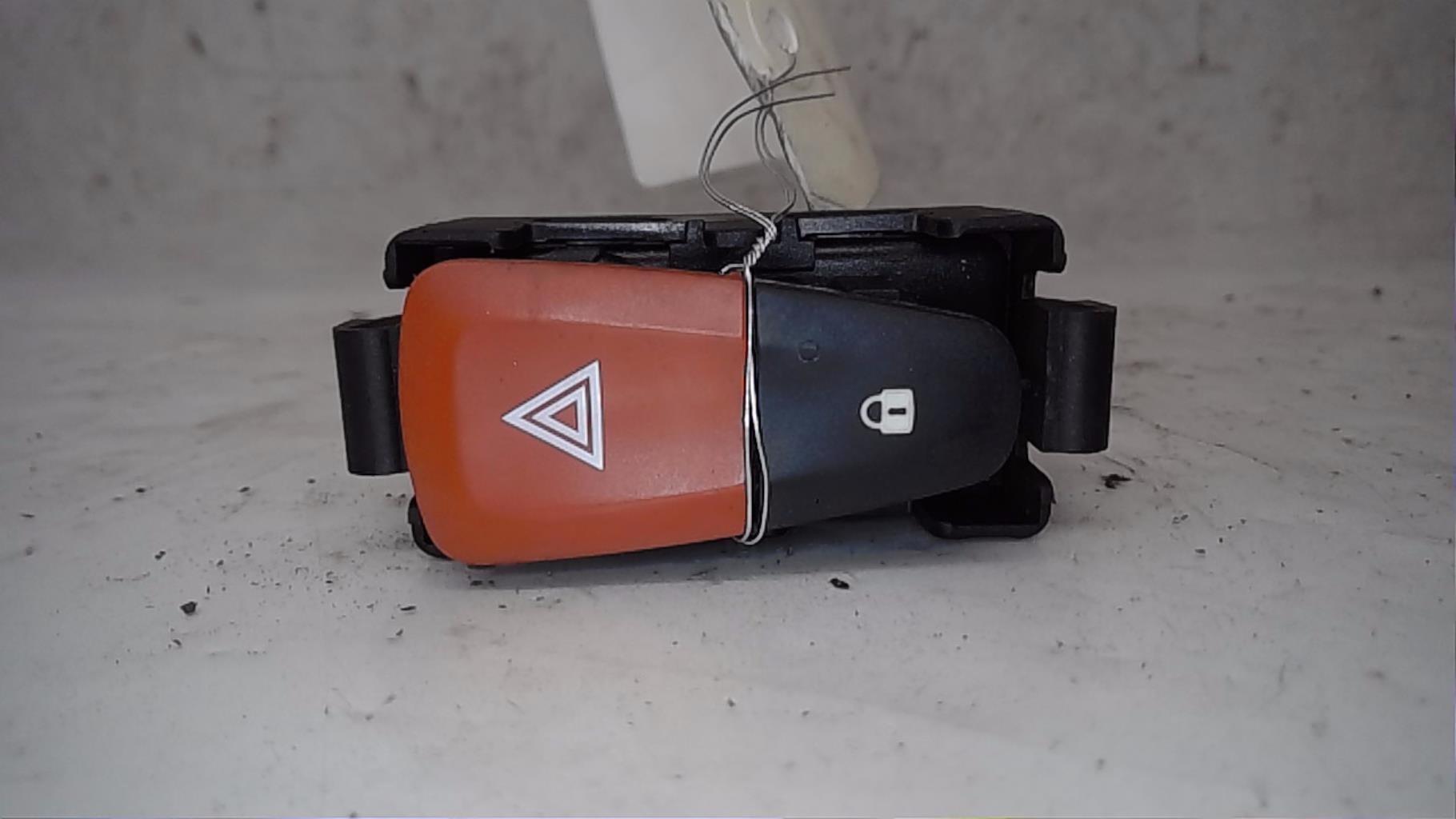 Bouton de warning RENAULT MEGANE 3 PHASE 1 COUPE Diesel - 1