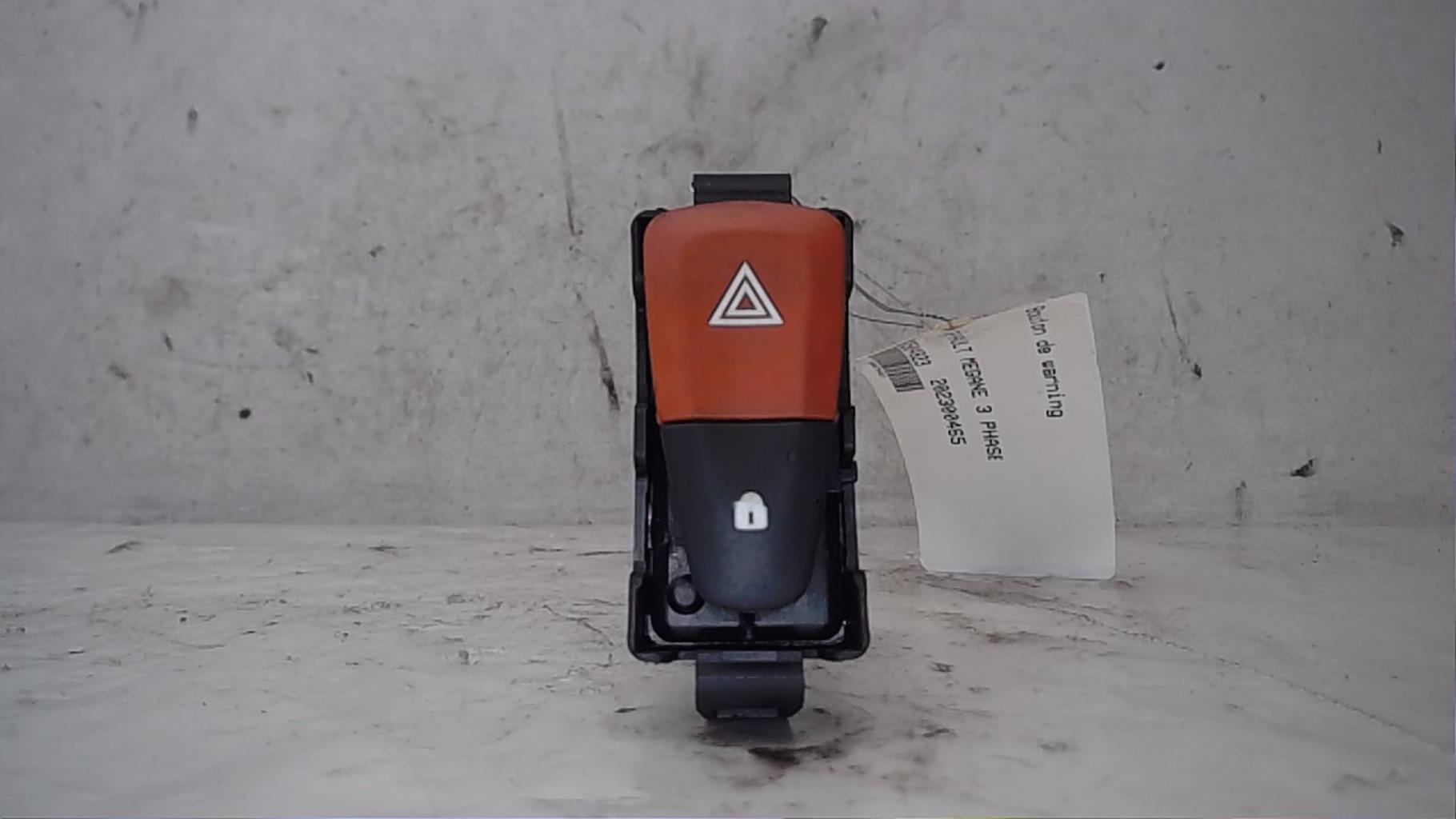 Bouton de warning RENAULT MEGANE 3 PHASE 1 Diesel - 1