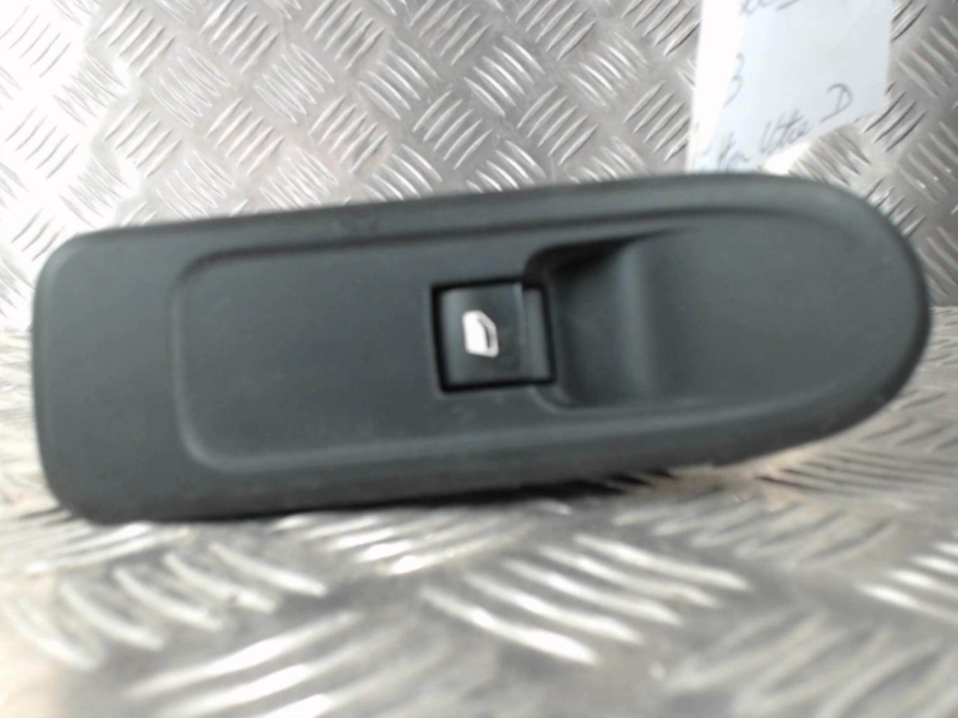 Interruttore lavacristalli anteriore destro CITROEN C3 2 PHASE 1 Diésel - 1