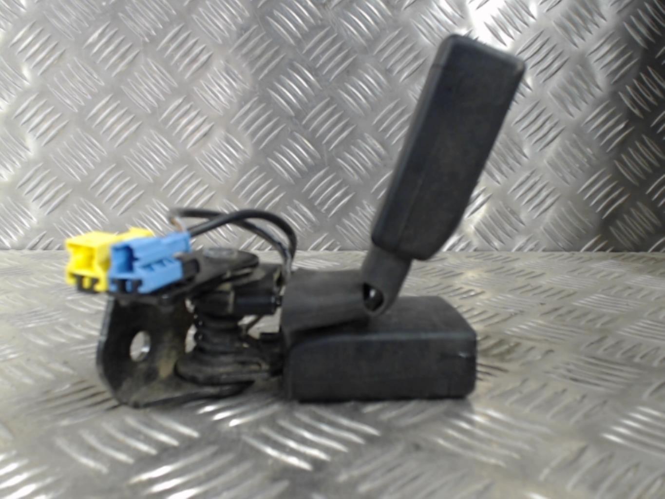 Aggancio cintura sicurezza posteriore centrale MERCEDES CLASSE A 176 PHASE 2 Gasolina - 1