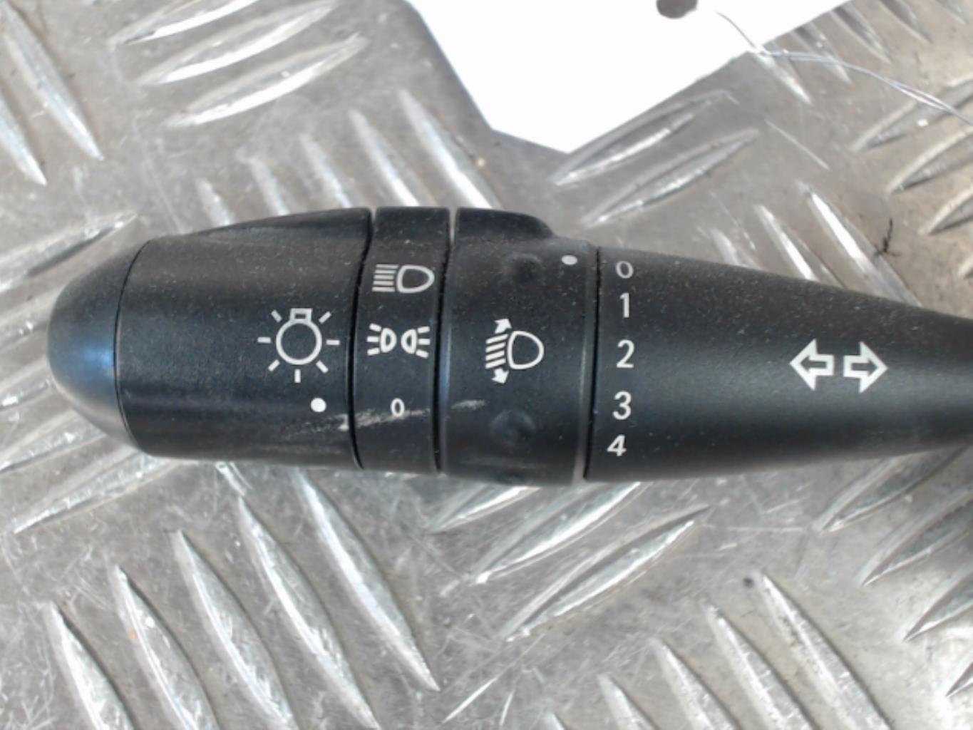 Commodo phare MITSUBISHI COLT 6 PHASE 2 Essence - 1