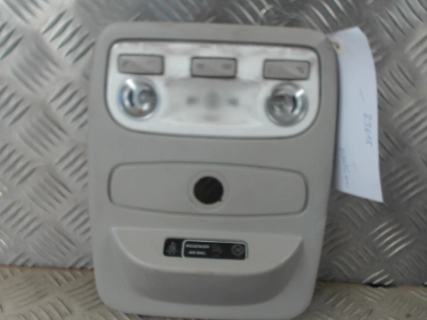 Eclairage de plafonnier RENAULT CLIO 4 PHASE 1 Diesel - 1
