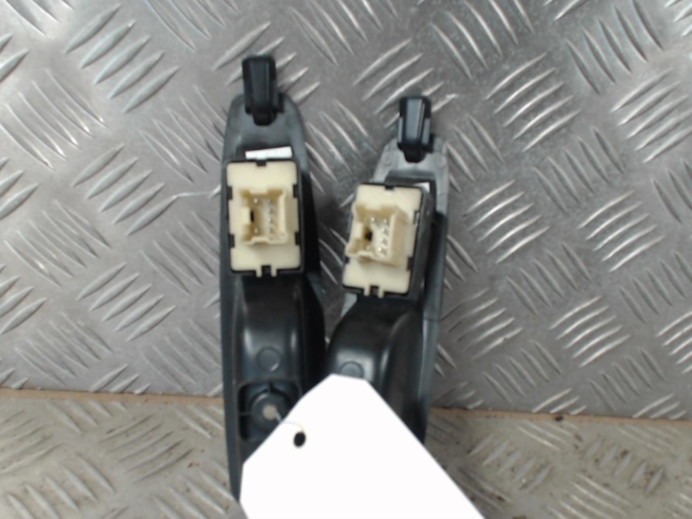 Interruptor de elevalunas RENAULT CLIO 4 PHASE 1 Diésel - 1