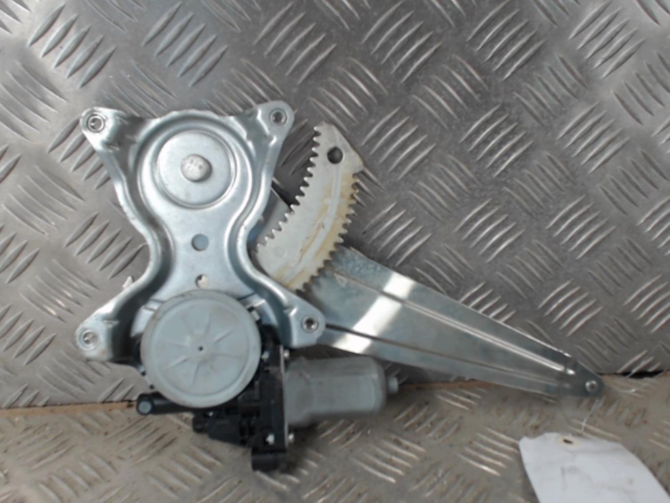 Alzacristalli elettrico posteriore destro SUZUKI SWIFT 4 Diésel - 1