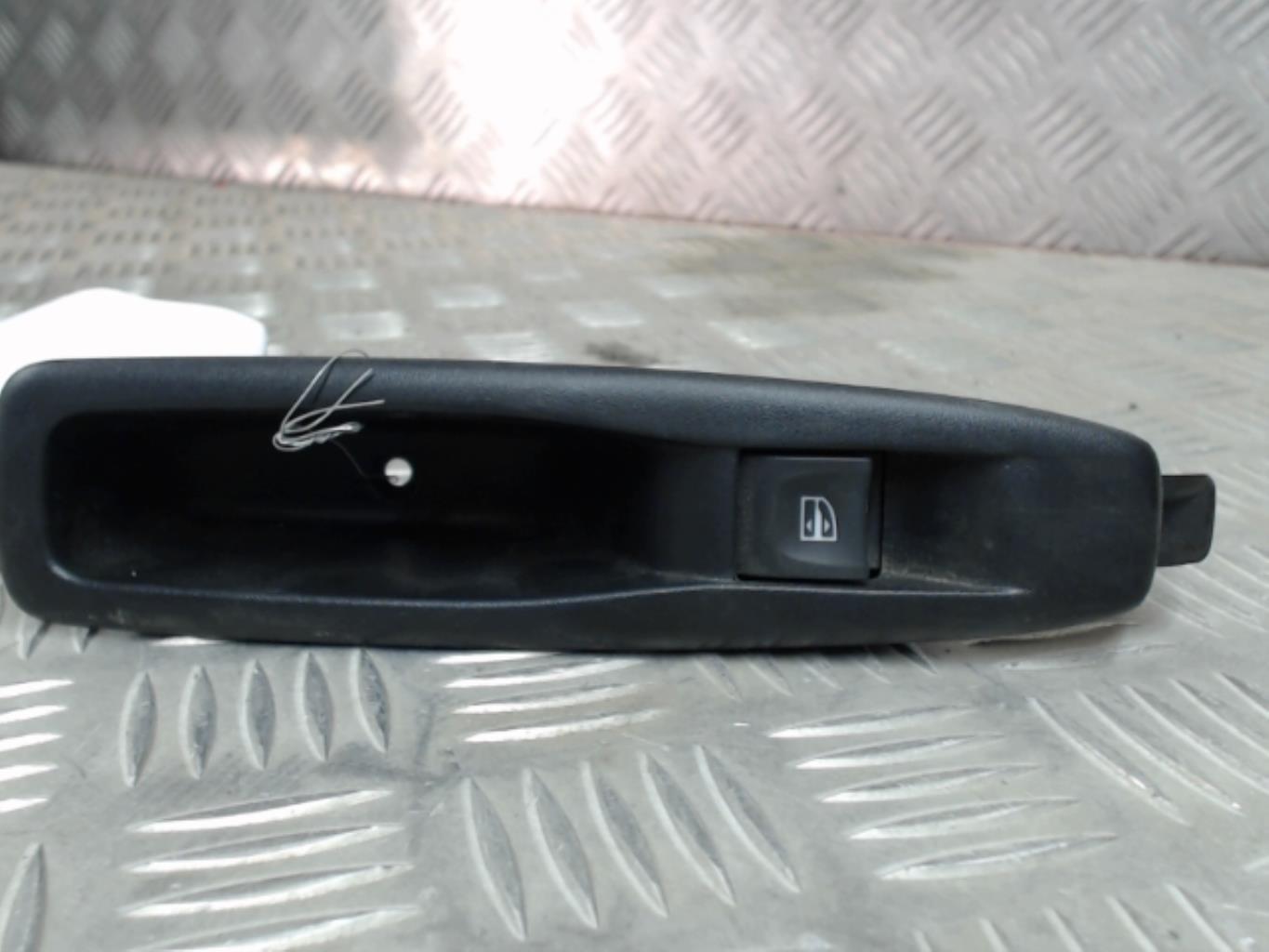 Interruttore lavacristalli posteriore sinistro RENAULT CLIO 4 PHASE 1 Gasolina - 1