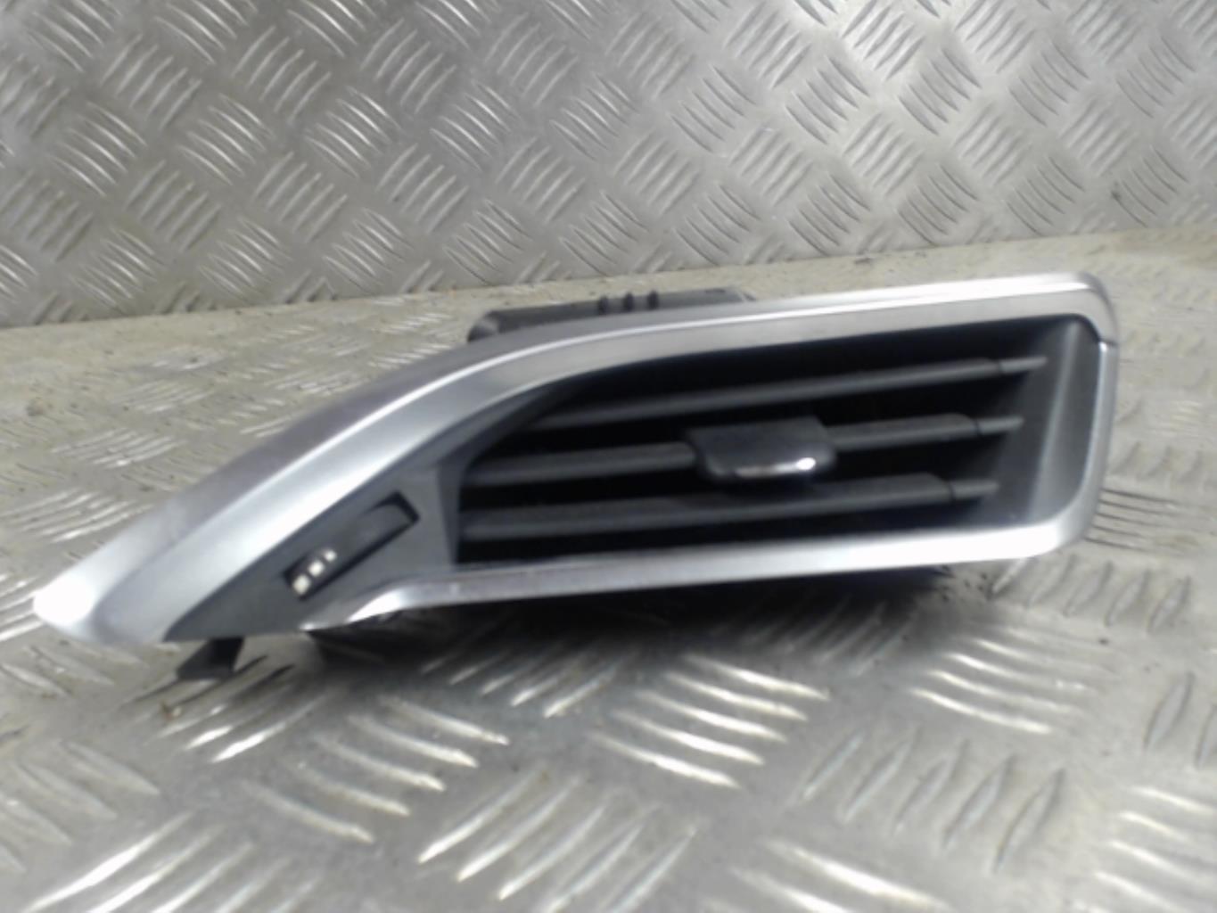 Bocchetta aerazione cruscotto anteriore destra PEUGEOT 208 1 PHASE 2 Gasolina - 1