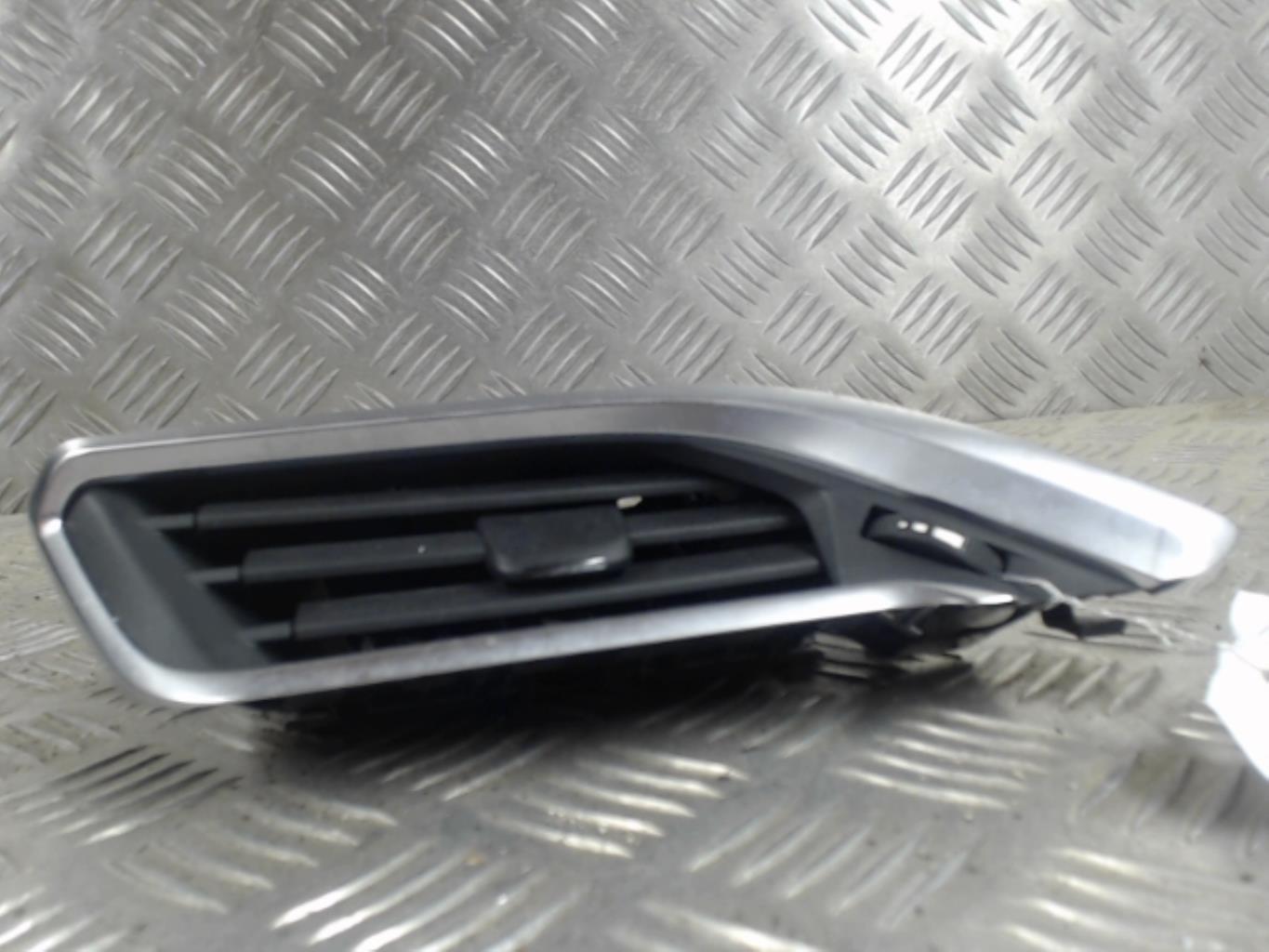 Bocchetta aerazione cruscotto anteriore sinistra PEUGEOT 208 1 PHASE 2 Gasolina - 1