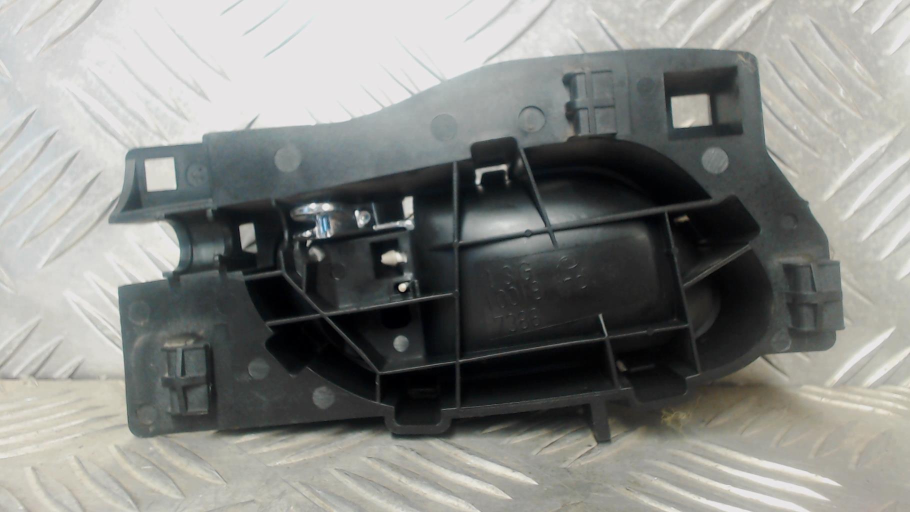 Maniglia interna anteriore sinistra PEUGEOT 407 PHASE 1 Diésel - 1