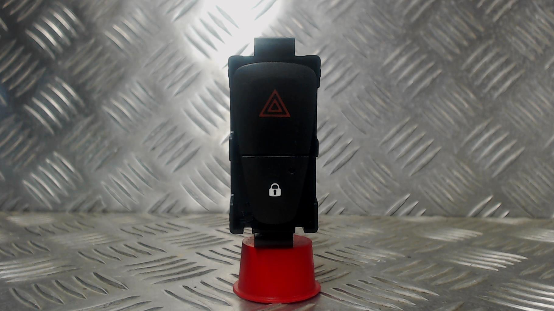 Bouton de warning DACIA SANDERO 2 PHASE 1 Essence - 1