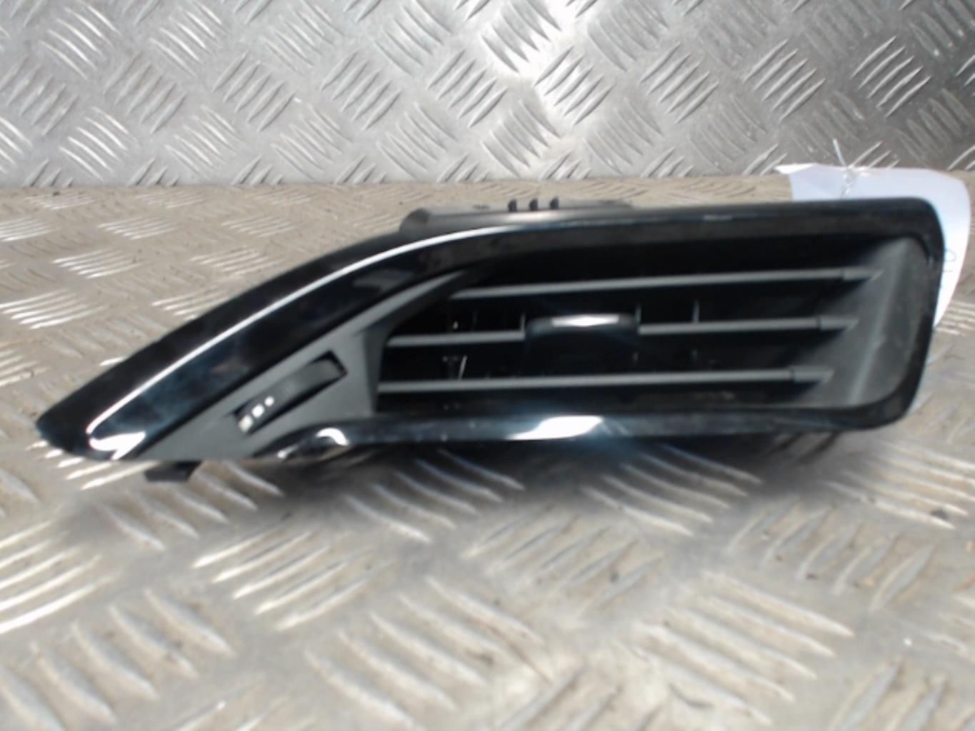 Bocchetta aerazione cruscotto anteriore destra PEUGEOT 208 1 PHASE 2 Gasolina - 1