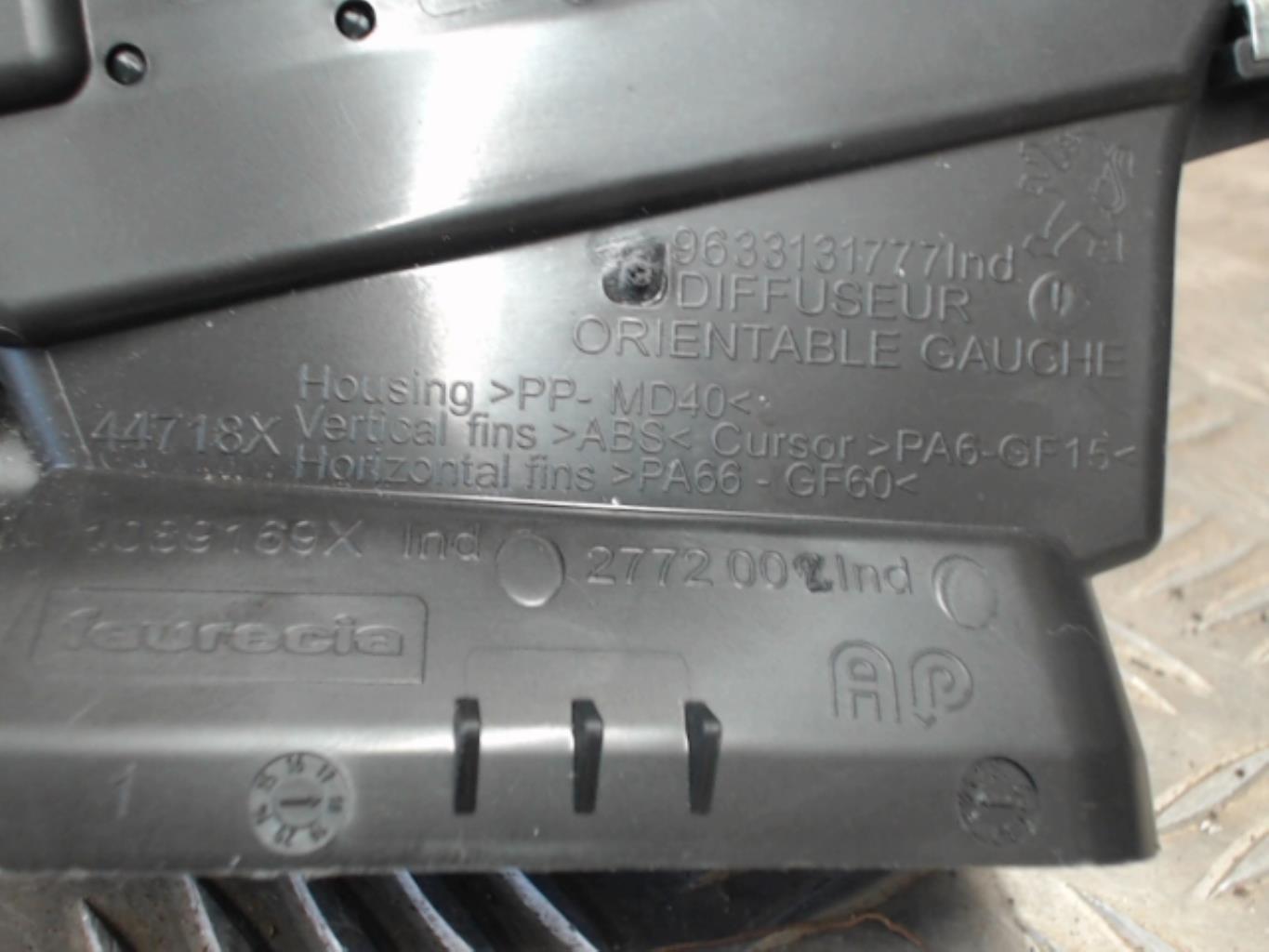 Bocchetta aerazione cruscotto anteriore sinistra PEUGEOT 208 1 PHASE 2 Gasolina - 1