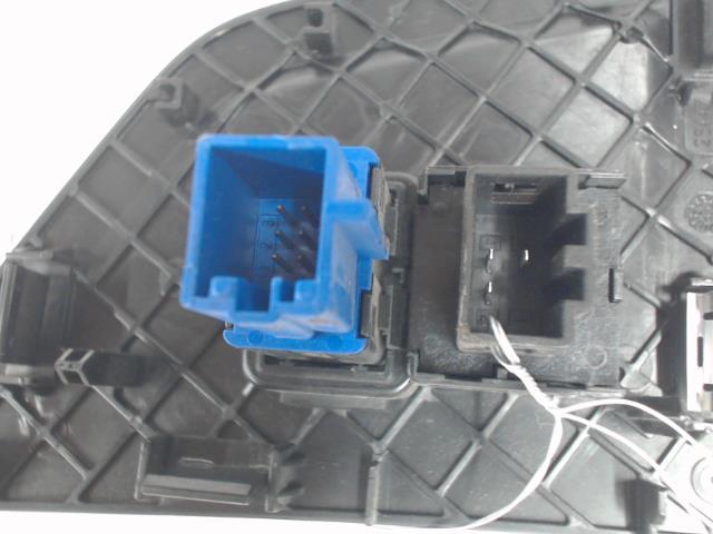 Interruttore luci emergenza VOLKSWAGEN POLO 6 PHASE 1 Diésel - 1