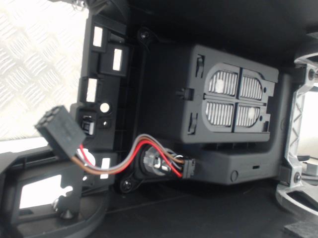 Console central (interieur plastique) AUDI A4 4 AVANT PHASE 1 BREAK  - 1