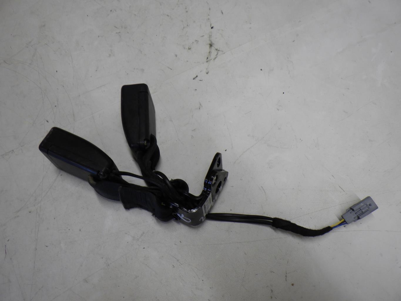 Aggancio cintura sicurezza posteriore sinistro RENAULT CLIO 4 PHASE 1 Diésel - 1