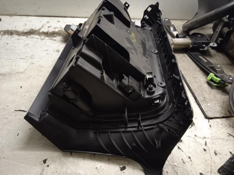 Boite a gants VOLKSWAGEN GOLF 6 Diesel - 1