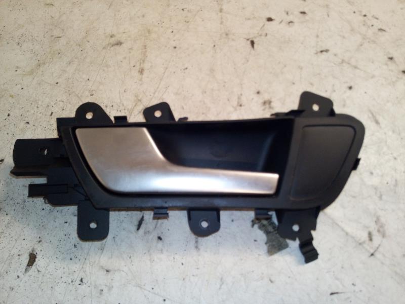 Poignee interieur arriere gauche AUDI A4 3 PHASE 1 Diesel - 1
