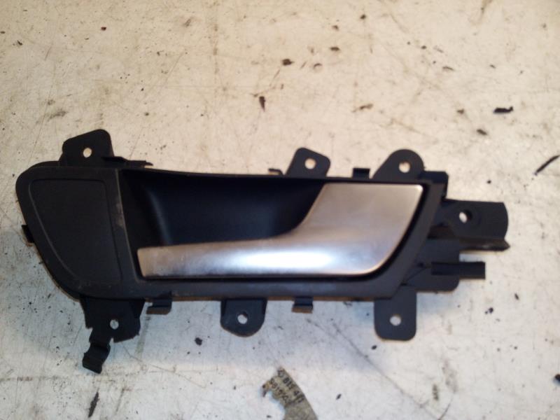 Poignee interieur avant droit AUDI A4 3 PHASE 1 Diesel - 1