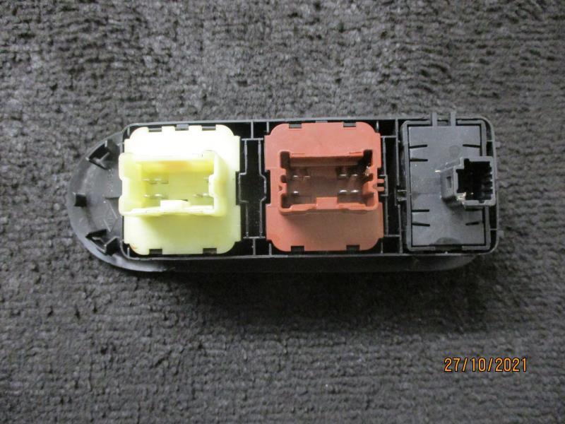 Interrupteur de leve vitre avant gauche DACIA DUSTER Diesel - 1