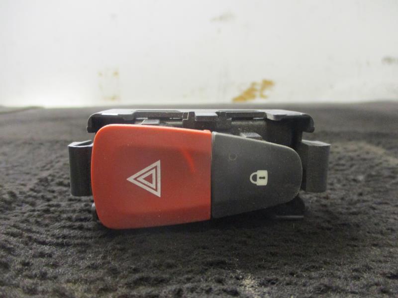 Bouton de warning RENAULT MEGANE 3 PHASE 1 COUPE Diesel - 1