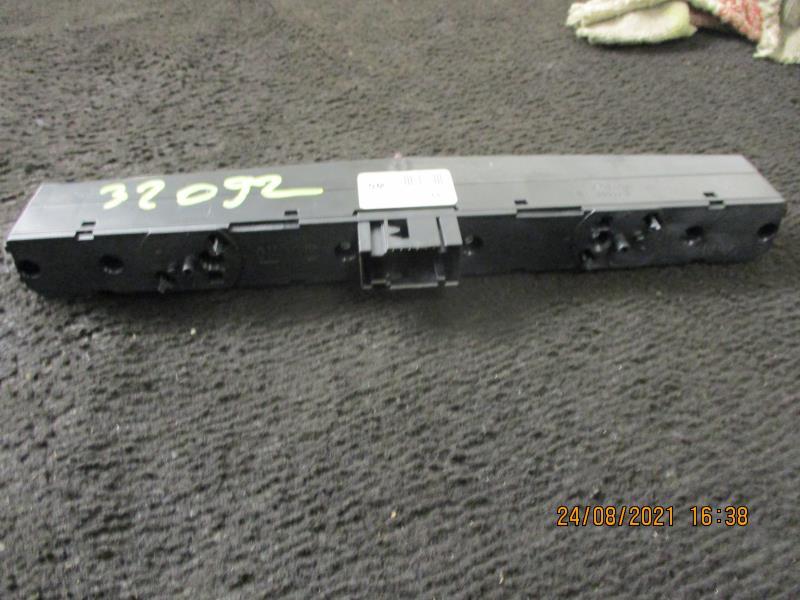 Bouton de warning OPEL ASTRA H PHASE 1 Diesel - 1