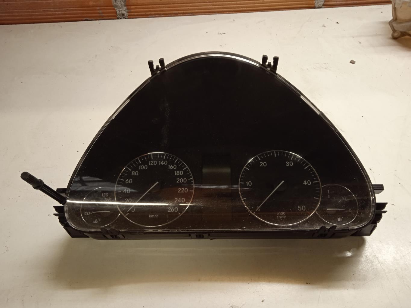 Compteur MERCEDES CLASSE C 203 PHASE 2 Diesel - 1