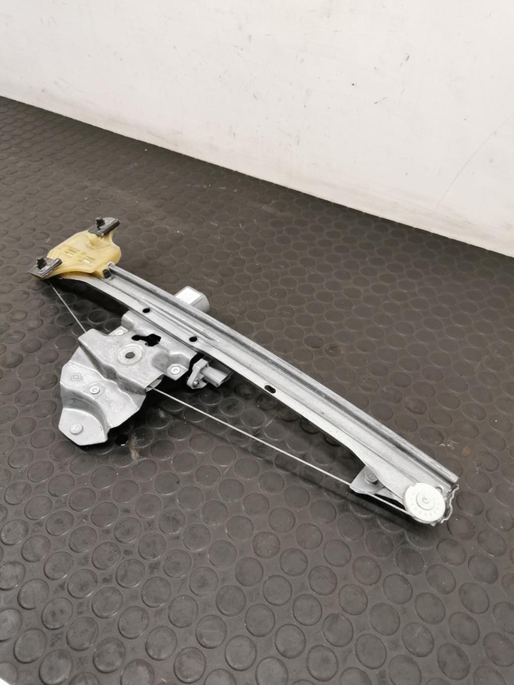 Leve vitre electrique avant gauche RENAULT CLIO 4 PHASE 2 Essence - 1