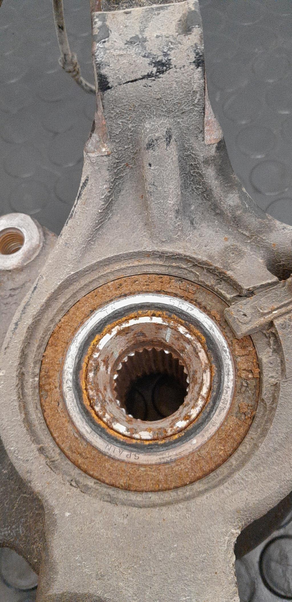 Moyeu avant droit CITROEN C4 2 PHASE 1 Diesel - 1