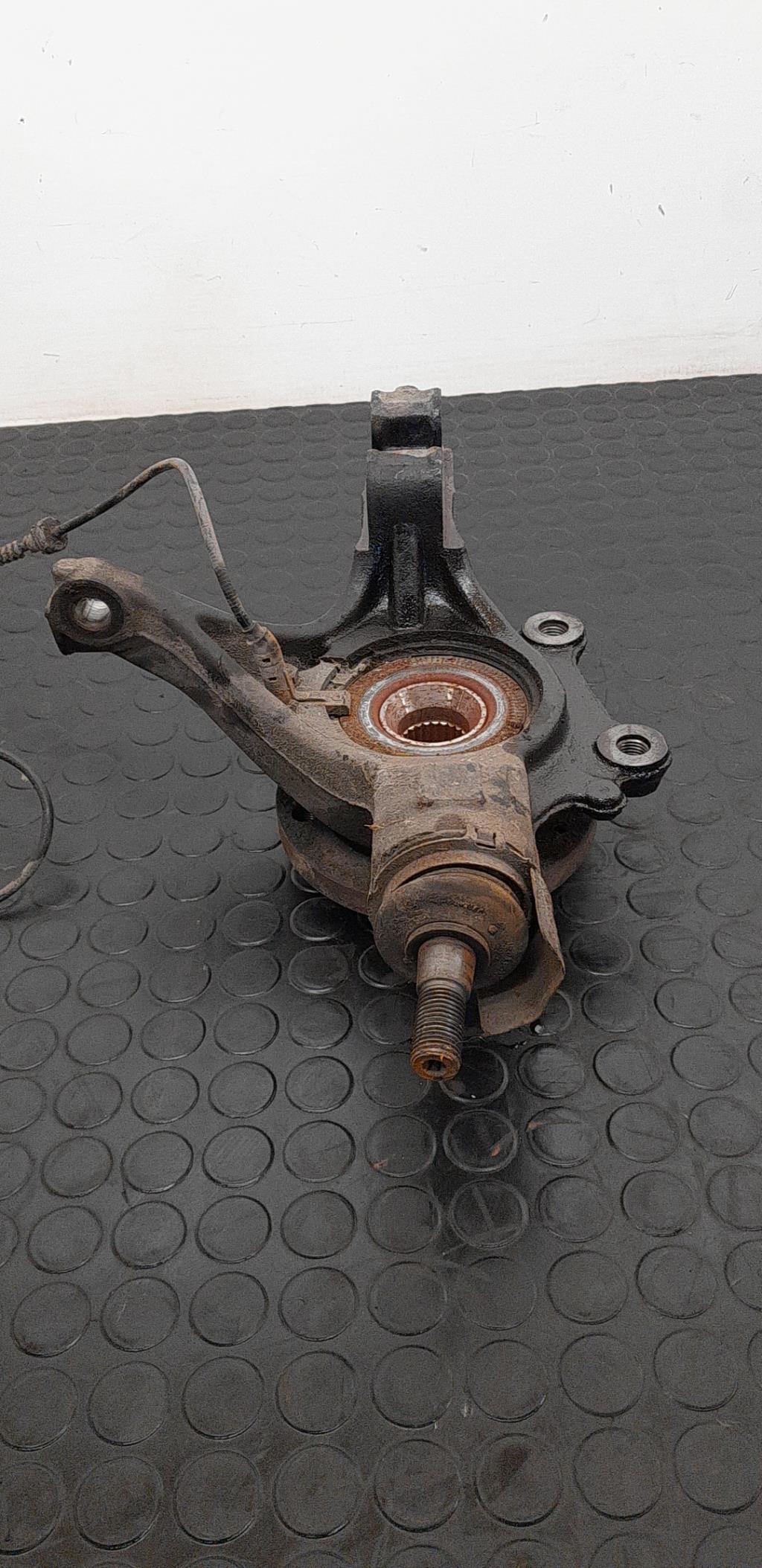 Moyeu avant gauche CITROEN C4 2 PHASE 1 Diesel - 1