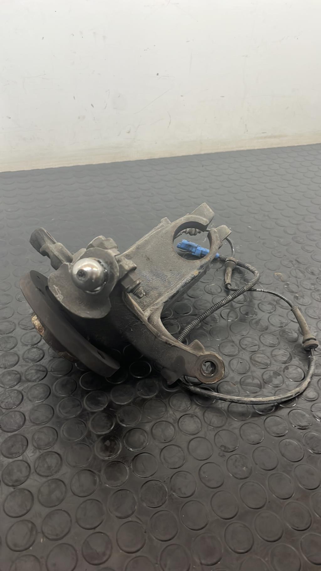 Moyeu avant droit CITROEN DS3 PHASE 1 Diesel - 1