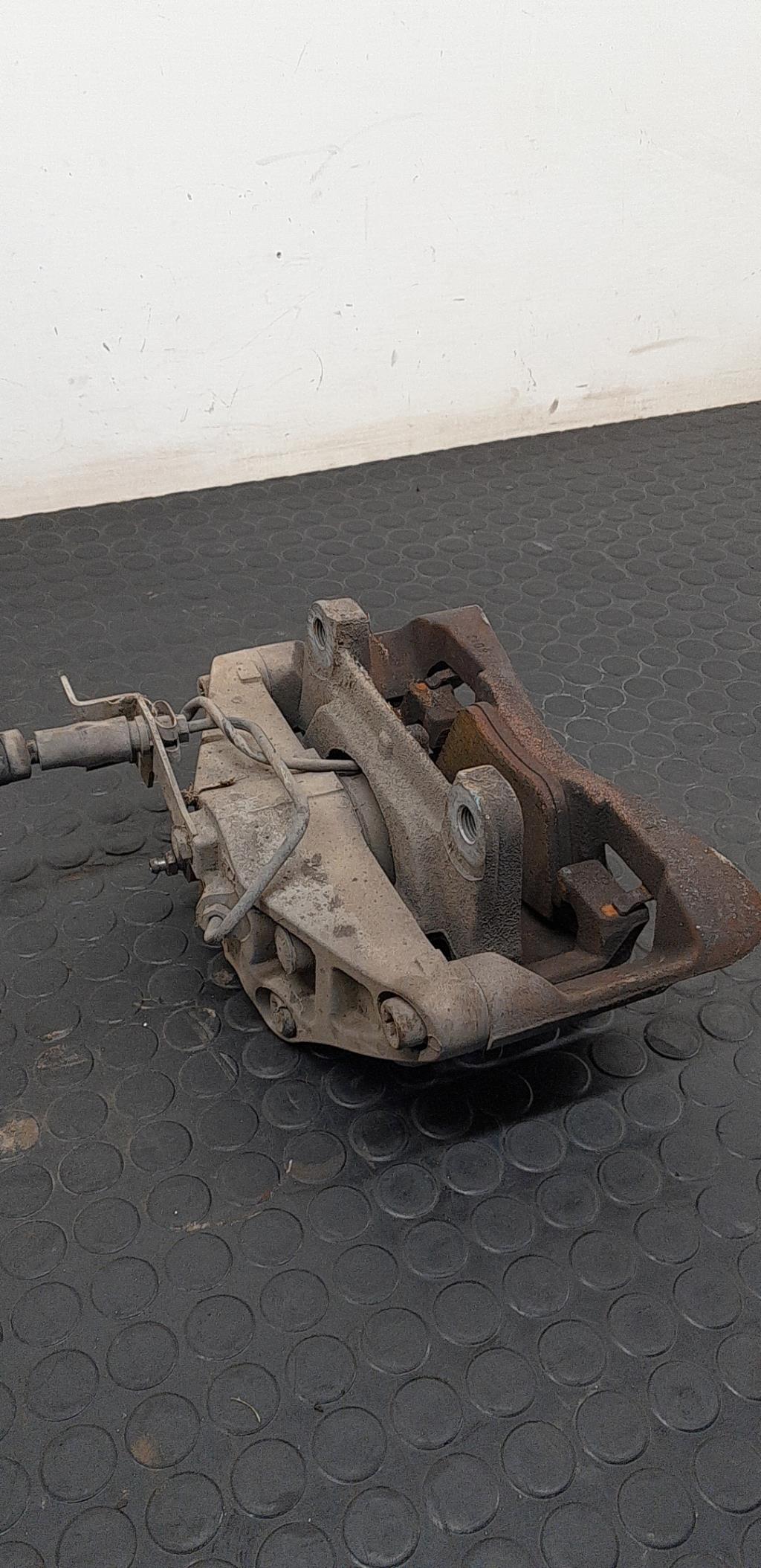 Etrier avant gauche (freinage) AUDI A6 3 AVANT PHASE 1 BREAK Diesel - 1