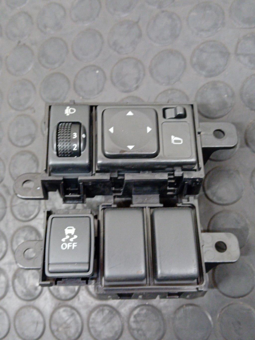 Bouton/Interrupteur NISSAN JUKE 1 PHASE 1 Essence - 1