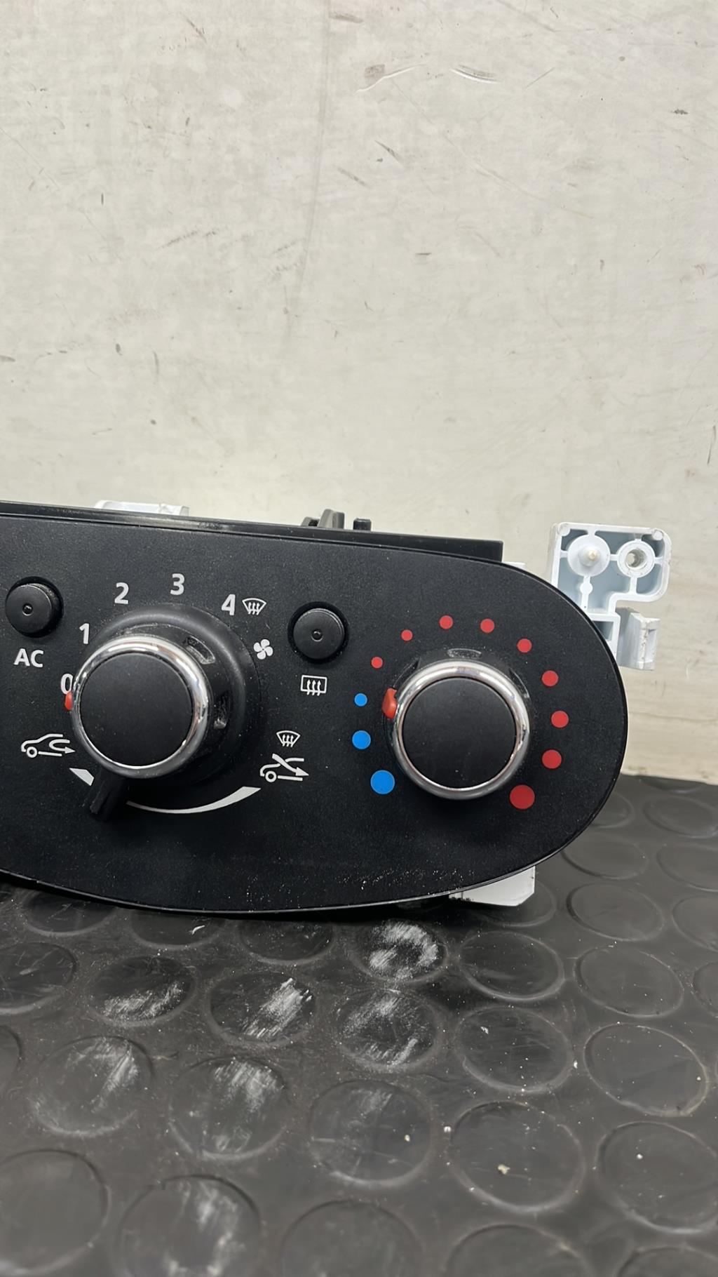 Commande chauffage DACIA SANDERO 2 PHASE 1 Diesel - 1