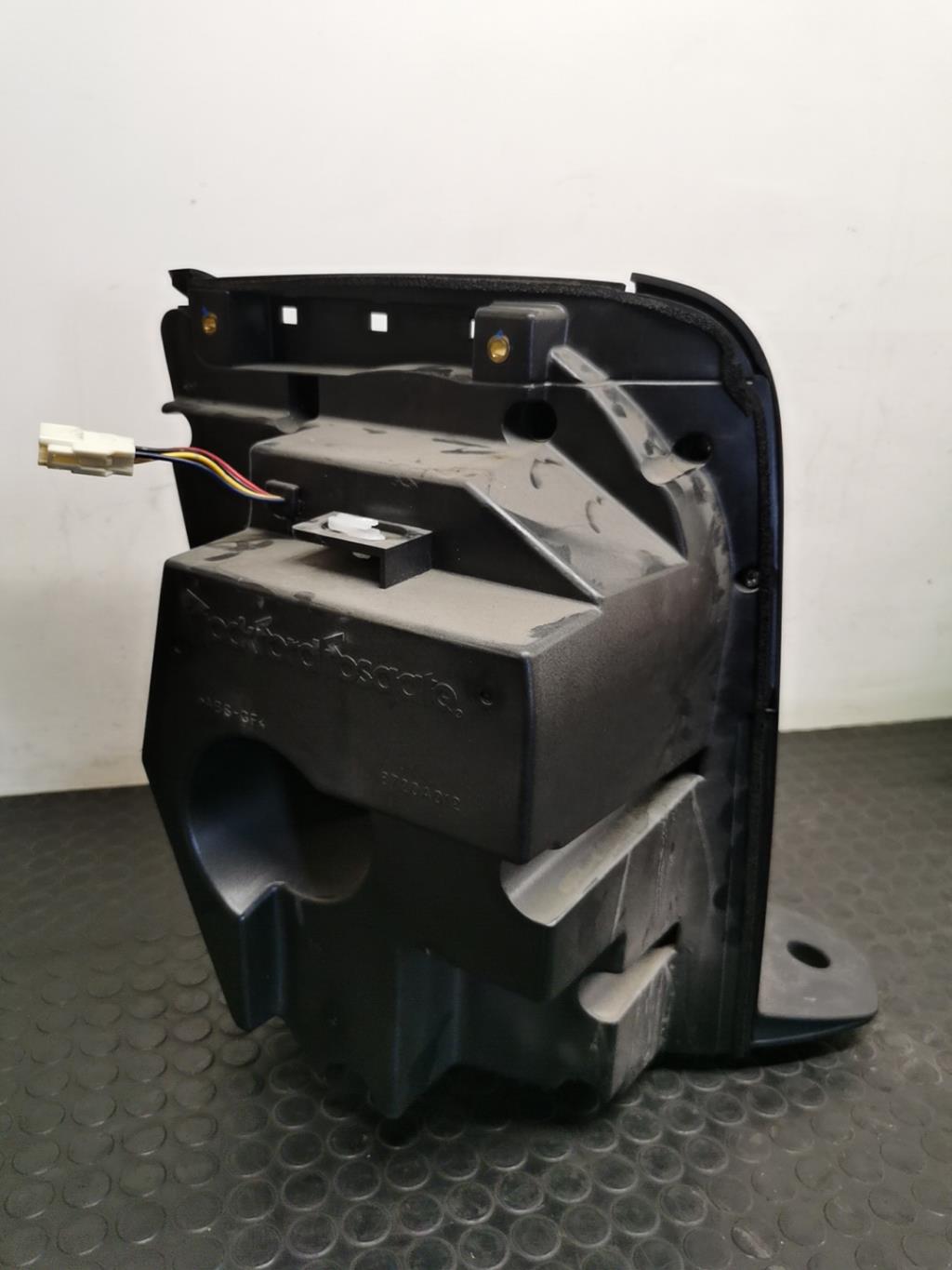 Caisson de basses MITSUBISHI OUTLANDER 2  - 1