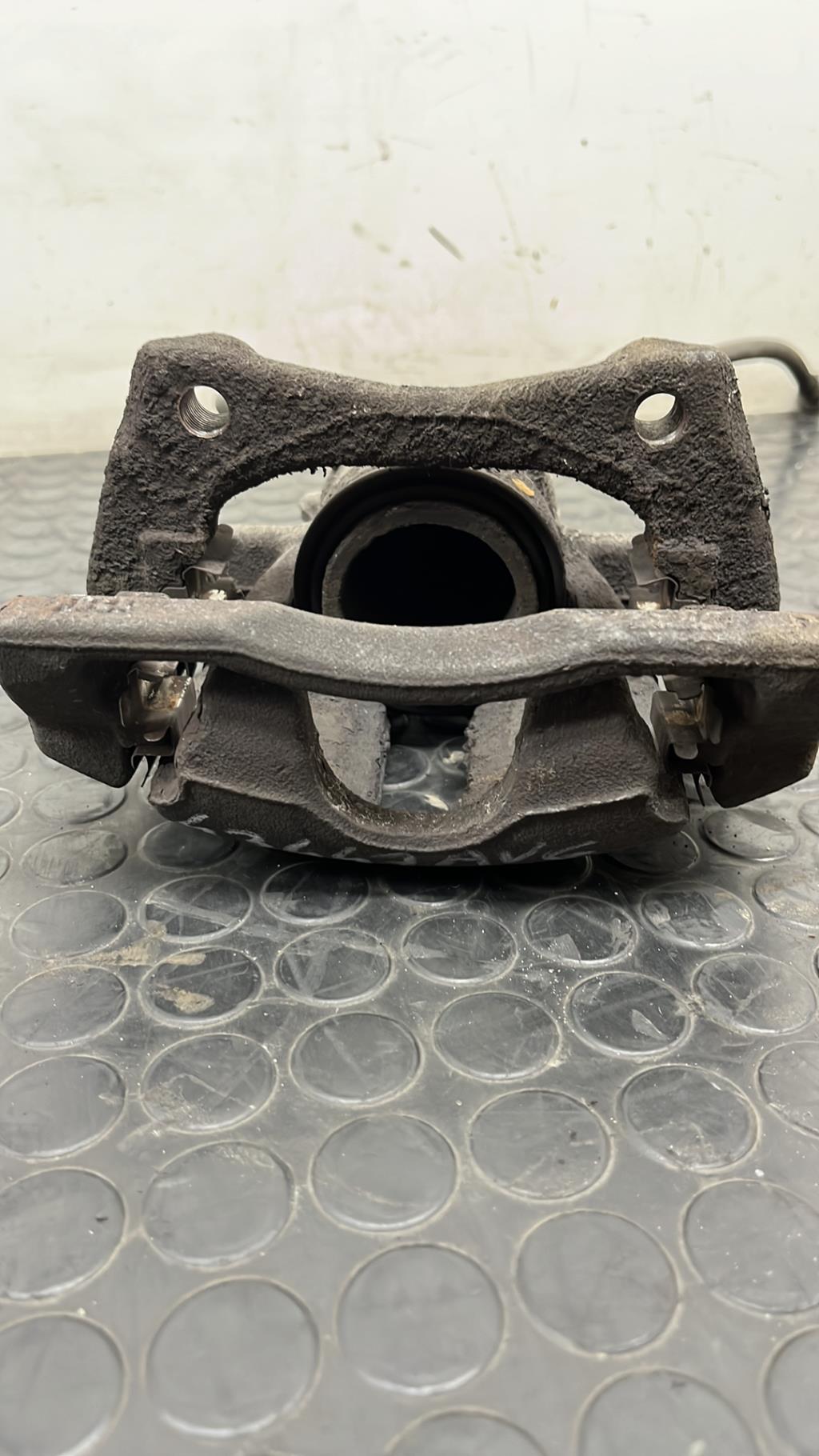 Etrier avant gauche (freinage) NISSAN NOTE 1 PHASE 1  - 1