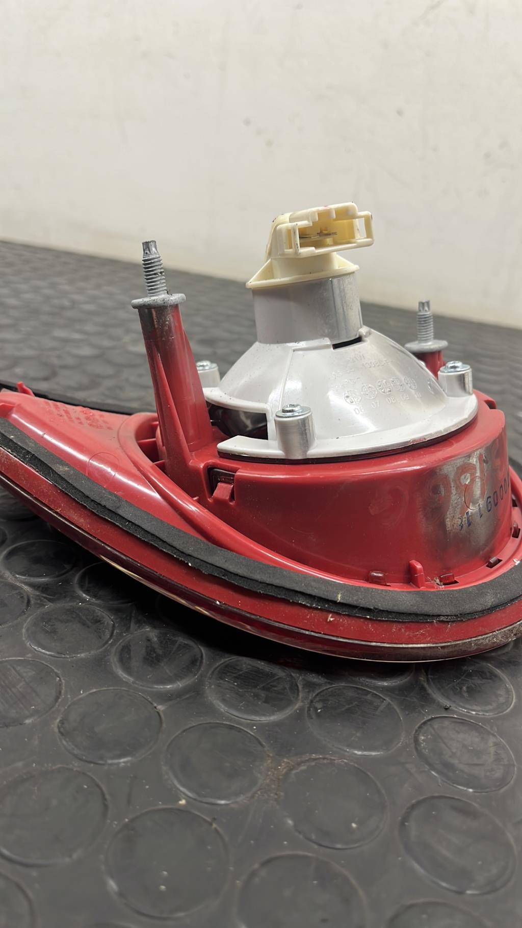 Feu arriere secondaire gauche (feux) VOLKSWAGEN GOLF 5 Diesel - 1