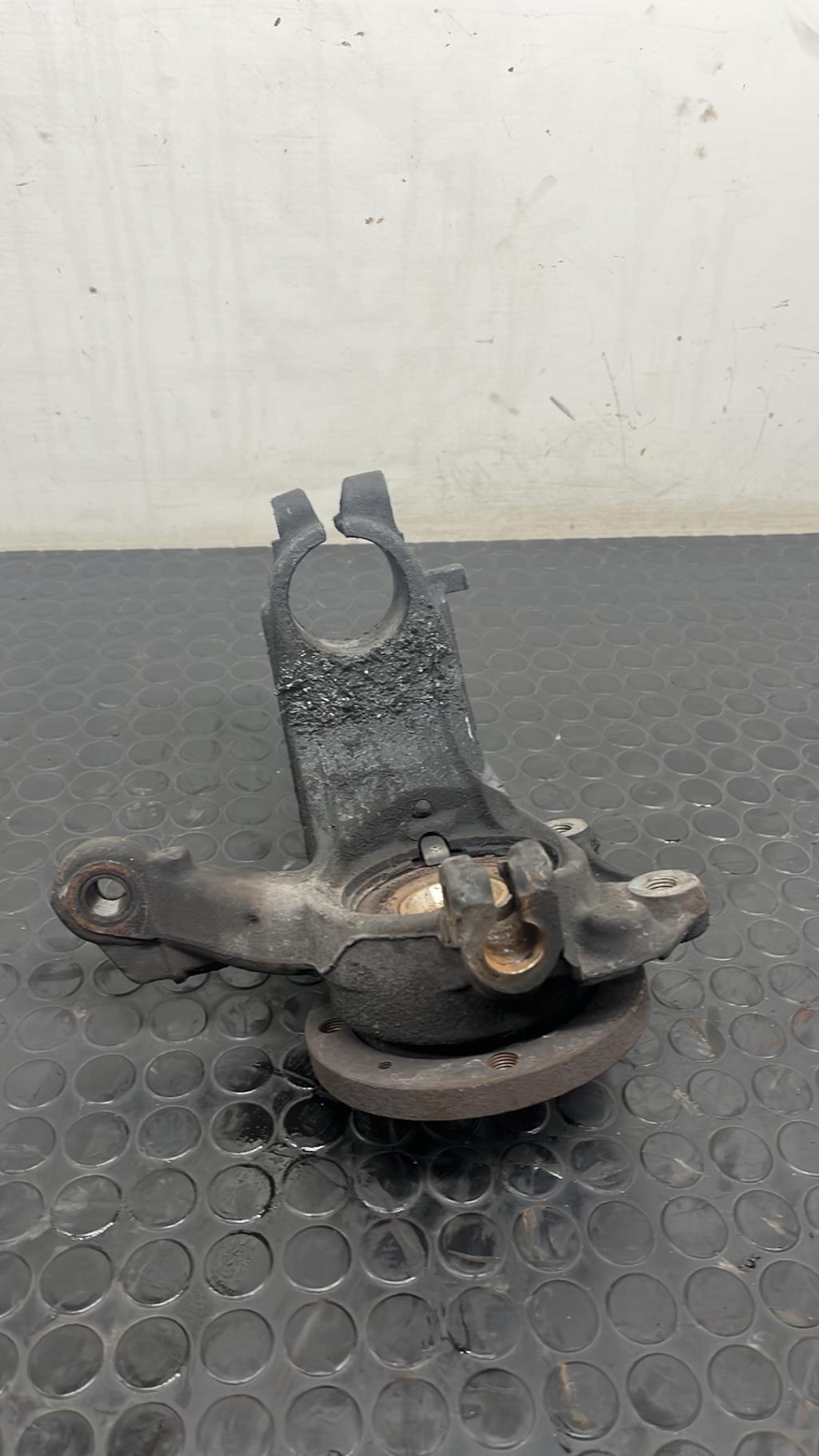 Moyeu avant gauche CITROEN C3 PICASSO  - 1