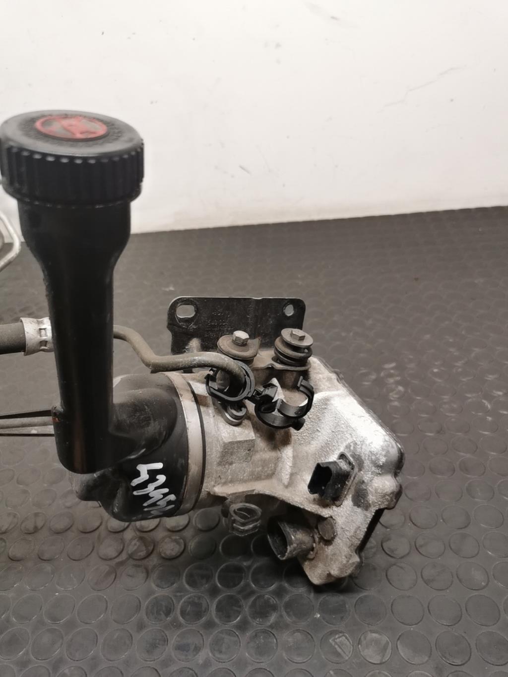 Pompe de direction PEUGEOT 308 1  - 1