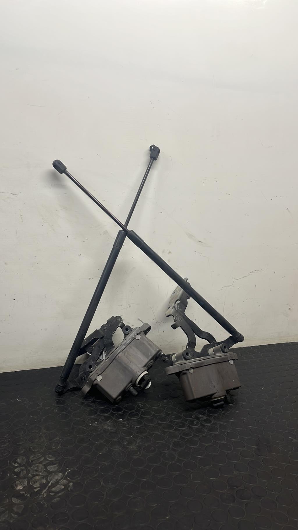 Verin de coffre MERCEDES CLASSE E 212  - 1