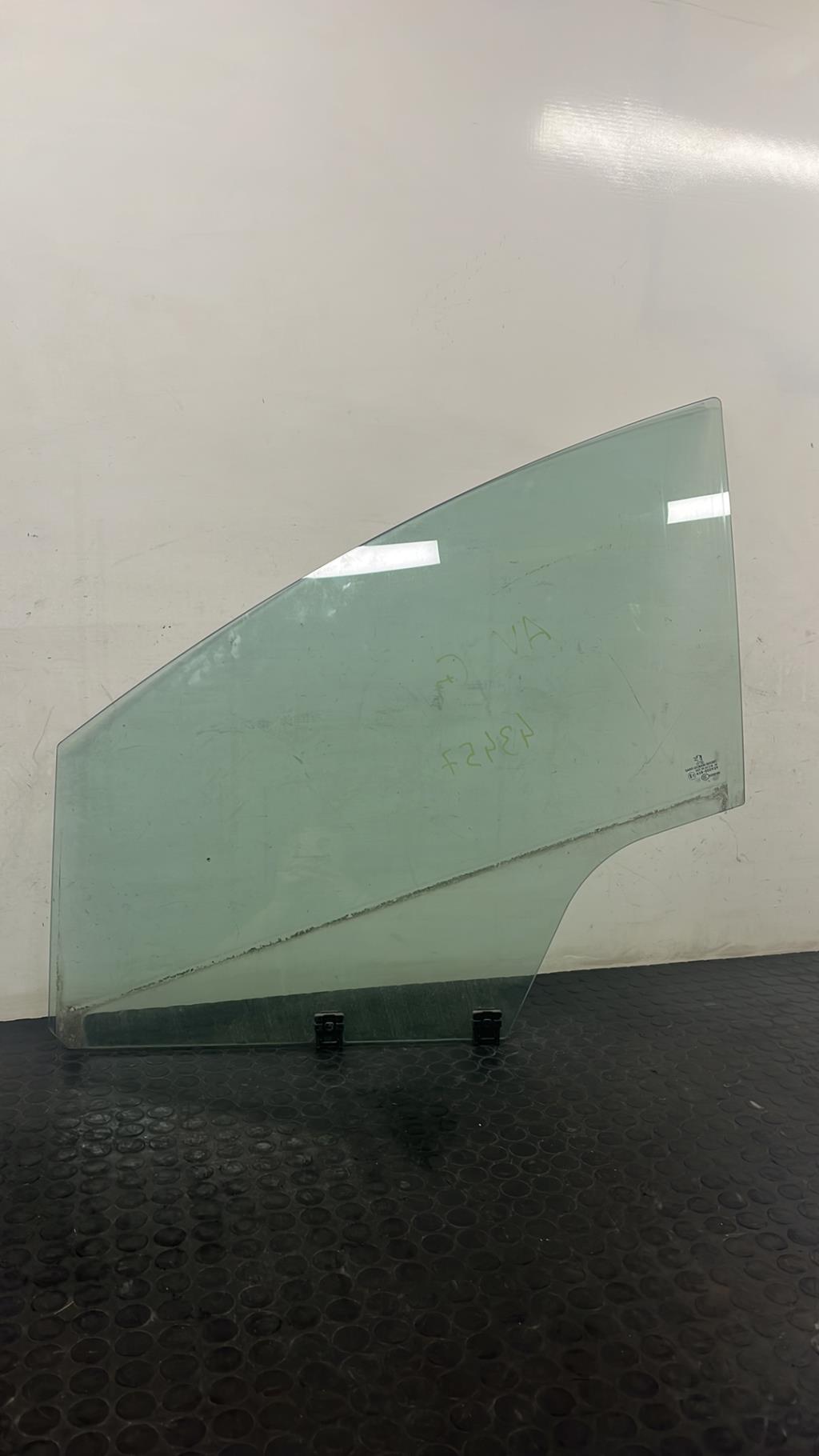 Vitre avant gauche PEUGEOT 5008 1  - 1