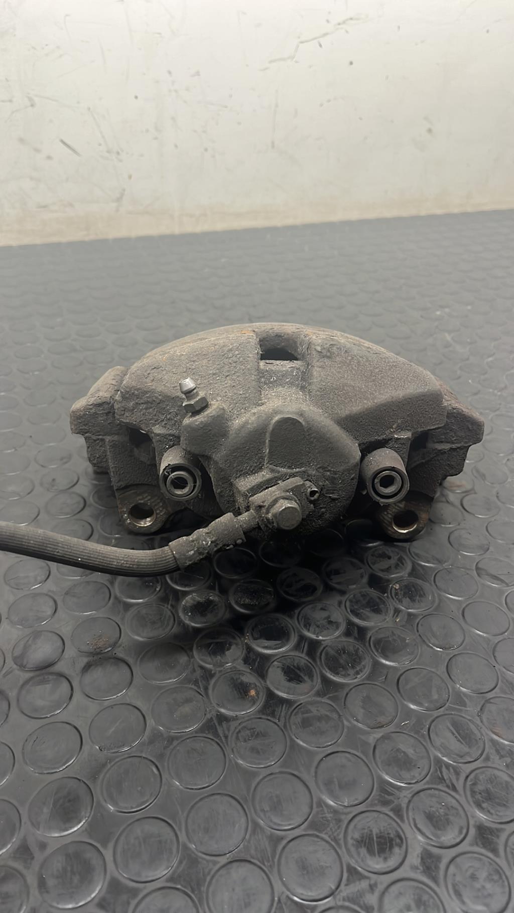 Etrier avant gauche (freinage) AUDI A3 2 PHASE 1 Diesel - 1