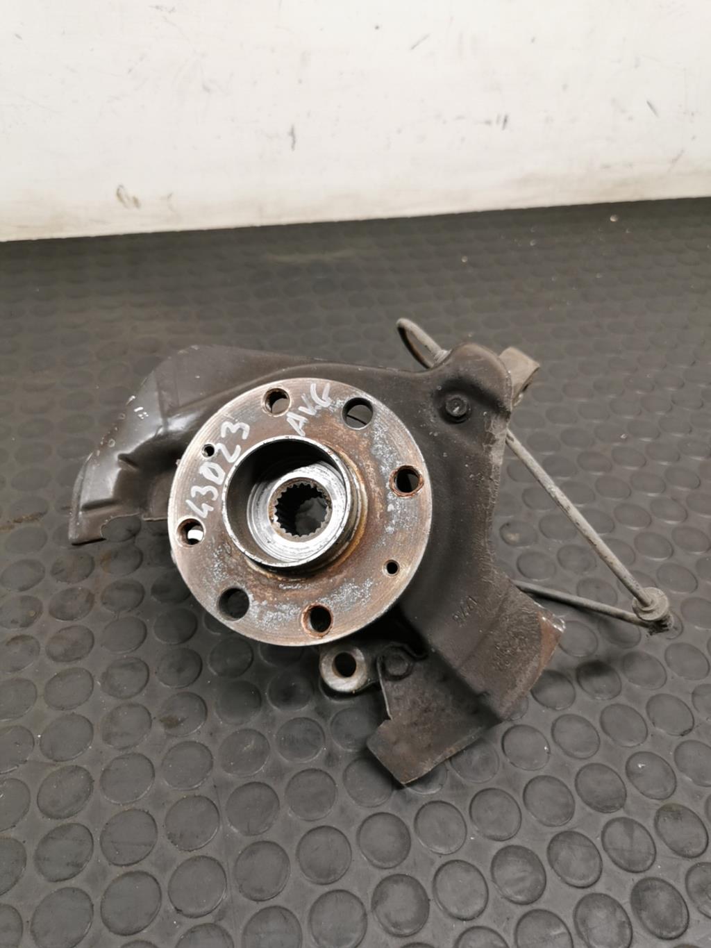 Moyeu avant gauche OPEL CORSA D PHASE 1  - 1