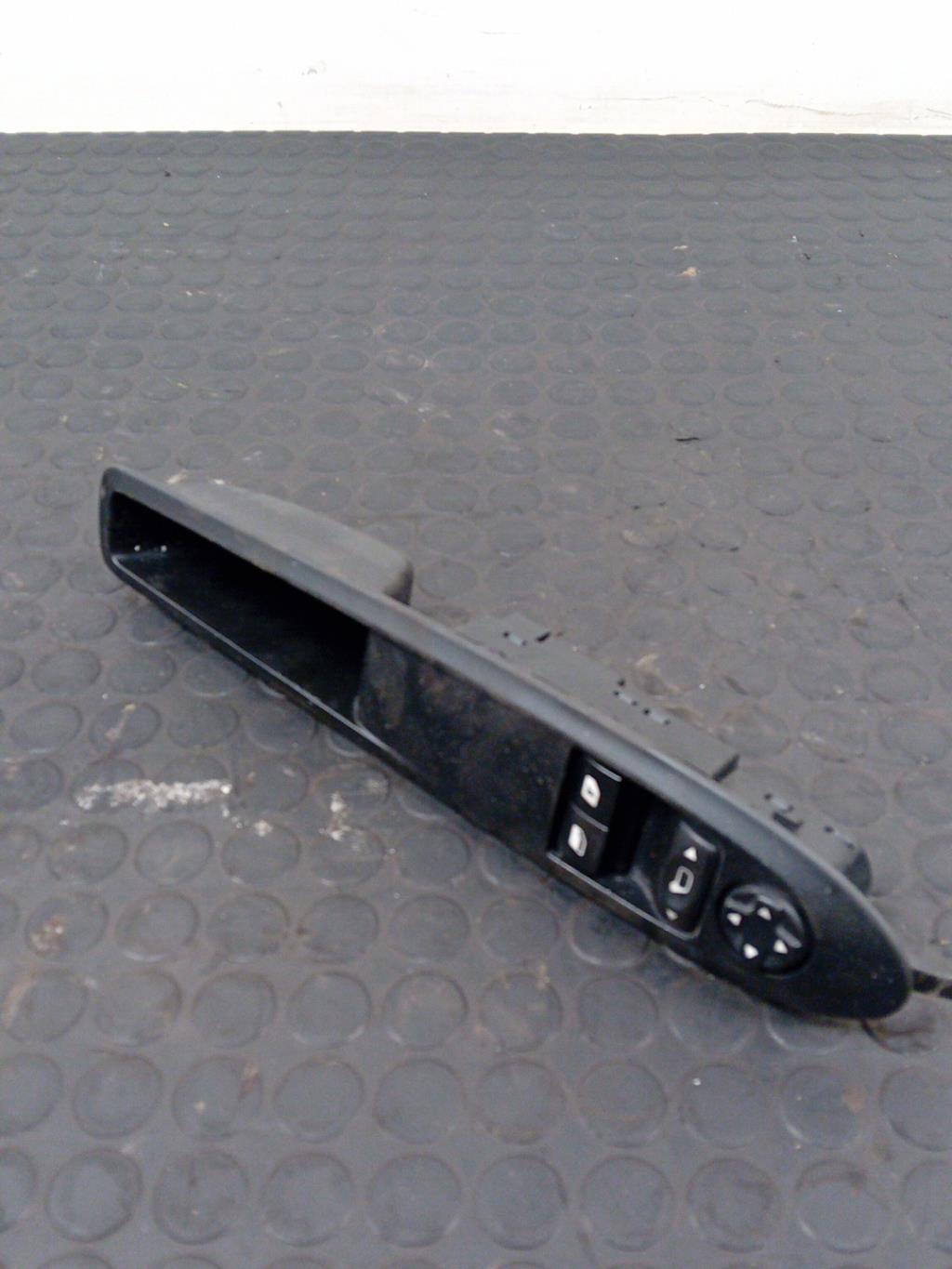 Interrupteur de leve vitre avant gauche DS DS3 PHASE 3 Diesel - 1