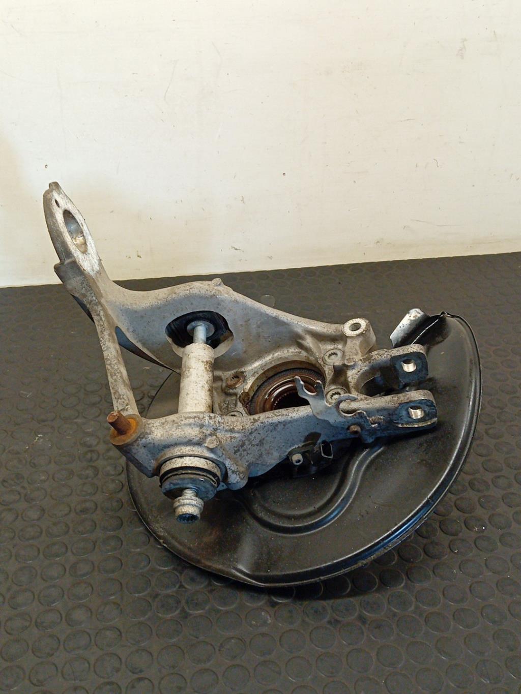 Moyeu arriere droit AUDI A6 4 AVANT RS6 PHASE 2 BREAK Essence - 1