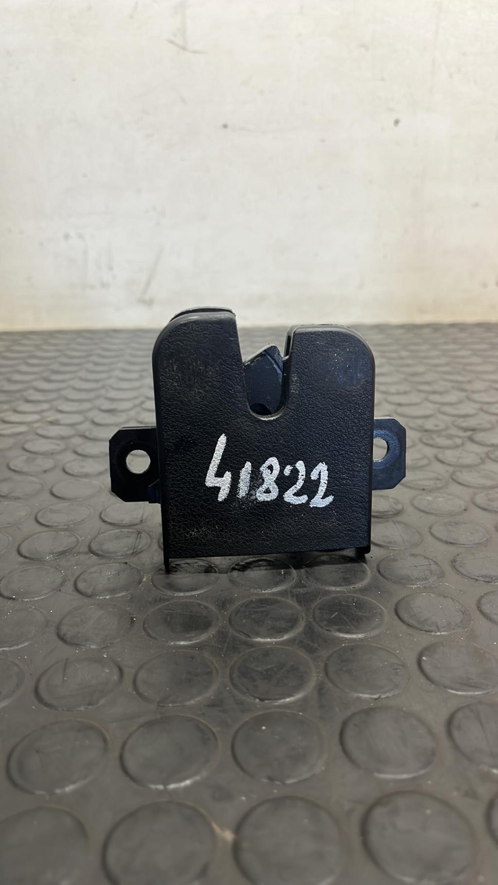 Serrure de hayon VOLKSWAGEN GOLF 4  - 1